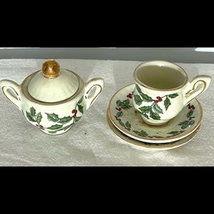 Madison & Max Holly and Berry Mini Tea Set 4pcs
